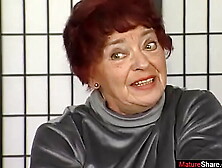 Old lady deals dildo up her bush during home casting