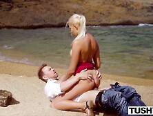 Gorgeous blonde honey went to Mykonos to do some softcore posing and completed up plowing her cameraman