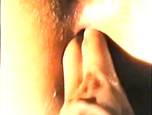Pornostar italiana especialista em foder com os dedos...