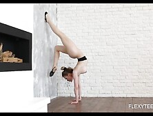 Emma Jomell Gymnaste Chaude