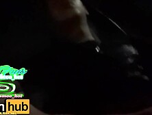 CHICA tetas grandes me pide ser su uber, la pongo a mamar mientras que conduzco vids porno xxx