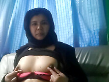 Indian beauty Laila is waiting for her neighbor to give her a special surprise
