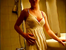 I'm Dominika a Brunette Cam Girl with a Shaved Pussy and