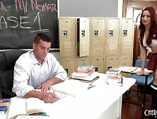 universitária excitada April Snow ganha nota com mamas verdadeiras e dois paus num ménage à trois hardcore