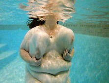 Mrs Underwater 006 4K