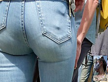 Candid 4K - Amazingly Hot Milf With Pear Butt In Fit Jeans