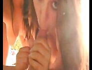 Zwei schne Kleiderbgel Babes geben Hj am See