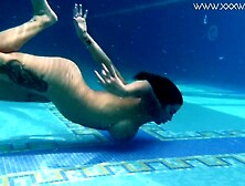 Elegant Heidi Van Horny - Butt Smut - Underwater Show