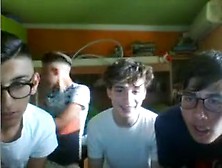 Italian Cute Friends Shows Their Round Butts On Cam