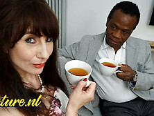 La Milf Morena Caliente Toni Se Hace Una Polla Negra Esta Noche