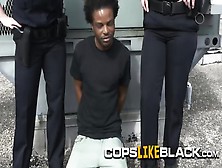 Horny Cop Get Fucked Outdoors By A Black Rapper After Trying To Chasing Him