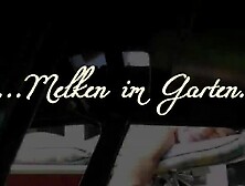 Frau Melkt Mir Den Schwanz Im Garten Ab