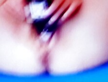 immer schön tief rein in meine geile Fotze mit der Flasche das tut so gut in der Fotze