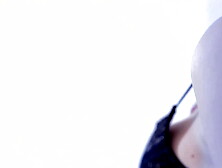 Amandine Pellissard is back in front of the online camera with Chat-Bite