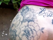 Garota de vestido seduz homem para receber leite no cuzinho