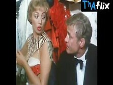 Olga Tolstetskaya Bikini Scene In Tretiy Ne Lishniy