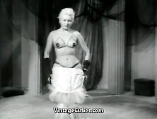 Beautiful Exotic Dancer Strips Of And Exposes Her Delicious Curvy Body