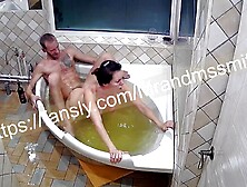 горячую милфу мощно оттрахали в ванне