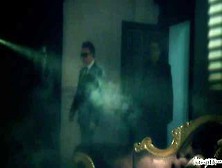 Perfurando buraquinhos adolescentes