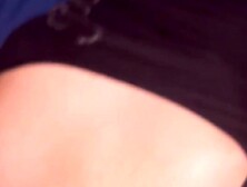 Chupando mientras le saco el orgasmo a chorros a