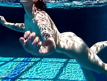 Laura Dickens In Gets Very Horny By The Pool