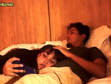 mi hermanastro se da cuenta que nos quedamos solos y aprovecha para hacer de las suyas