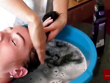 Haare Waschen Und Shampoonieren - 30