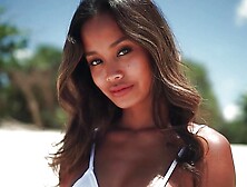 Putri Cinta nakedly strolled along the sandy beach