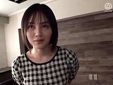 美尻美女がセクシーな紐パンティを脱いで顔面騎乗クンニでおまんこの感度貪る