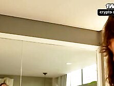 Uma nova abordagem ao prazer íntimo, descoberta no cinema de casal mais sensual.