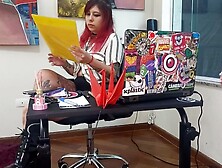 Secretária Himeros Productions,  Lizzy Hartz,  avalia Qween Goddess para Sofa Test