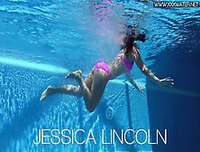 Underwater Show Featuring Jessica Lincoln And Jessica's Juicy Ass Action