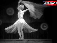 Brigitte Helm Hot Scene – Metropolis