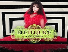 Nikki Slick,  Dans Le Rôle De Lydia De Beetlejuice,  Est Prête À Se Lancer Dans Des Actions Dégueulasses