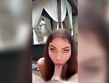 gave pleasure with her mouth in the villa